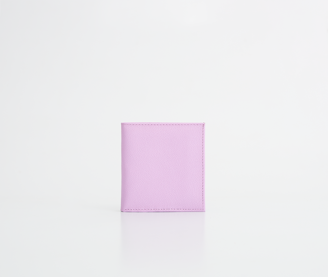 Kurze lilafarbene Geldbörse