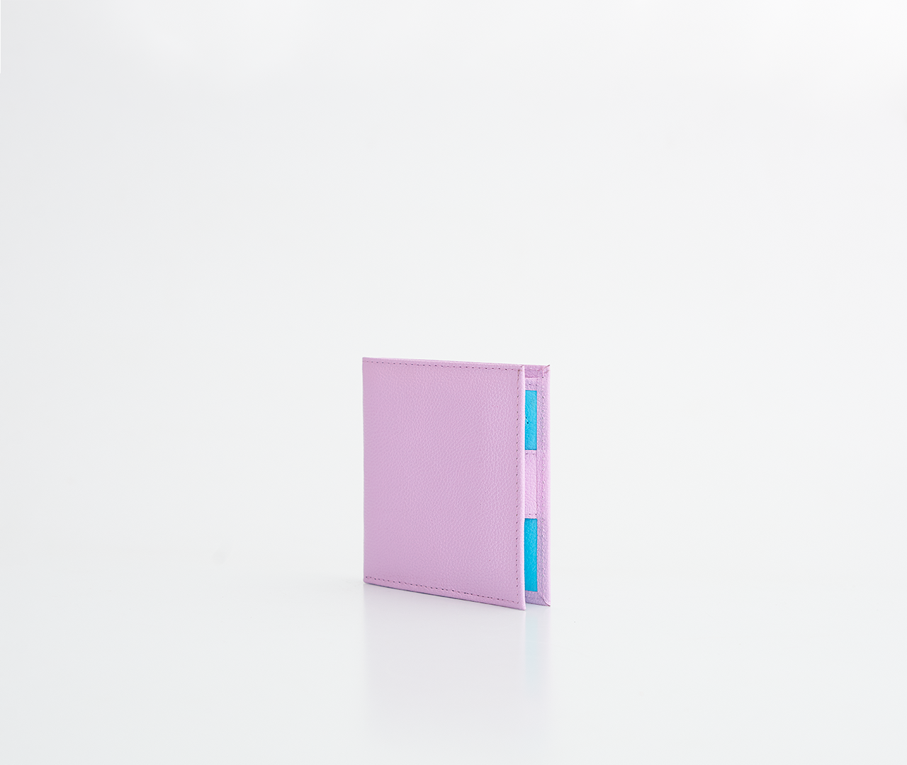 Kurze lilafarbene Geldbörse
