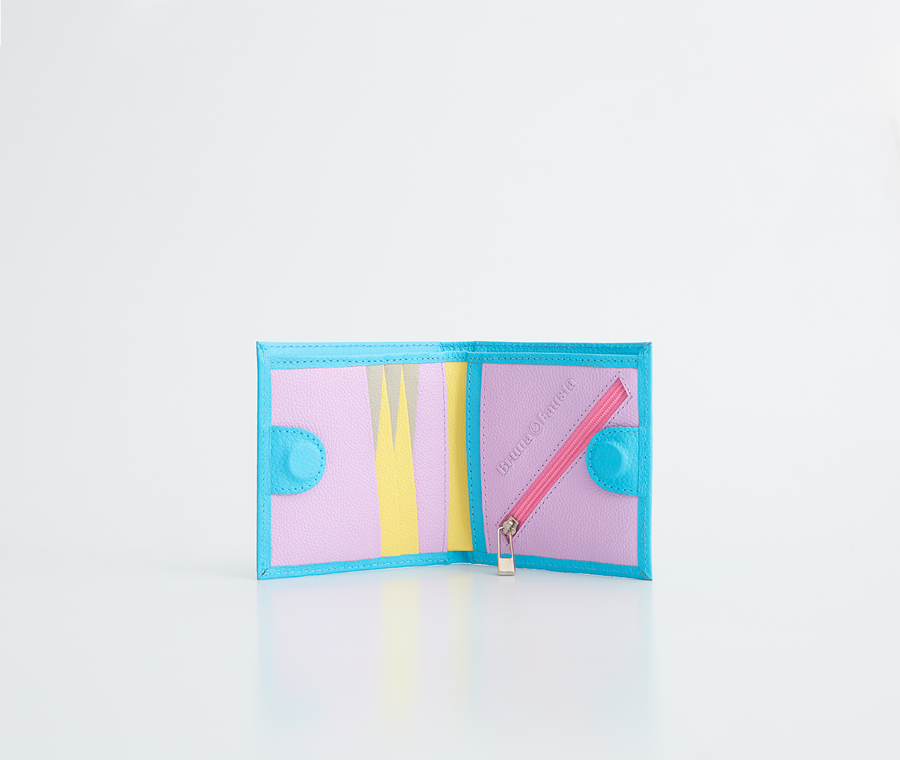 Kurze himmelblaue Geldbörse